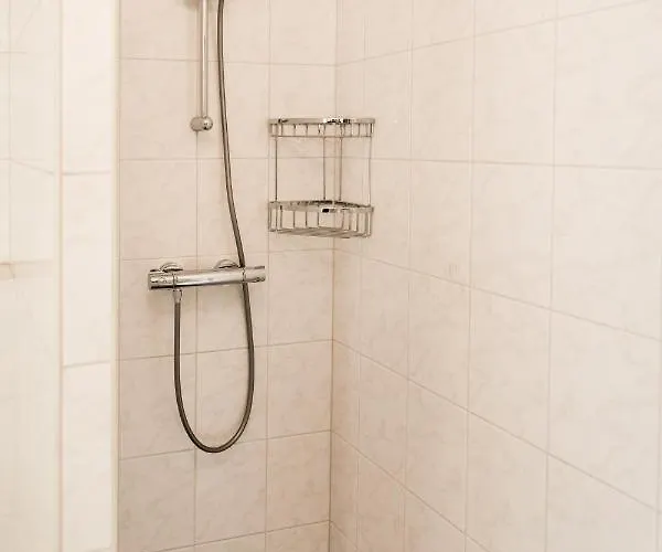 In Het Bomendorp De Veluwe Feriehus *